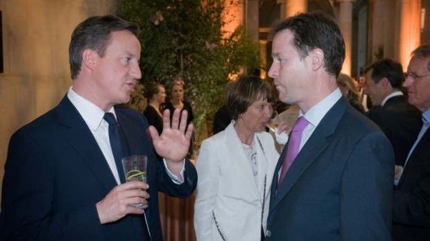 Storbritannien: Cameron og Cleggs venskab til afstemning