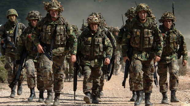 Fremtidens forsvar: NATO skal skrue ambitionerne ned for at overleve