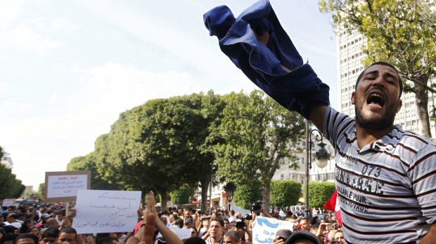 Årsdag i Tunesien: Oppositionen prøver at presse sig til magten