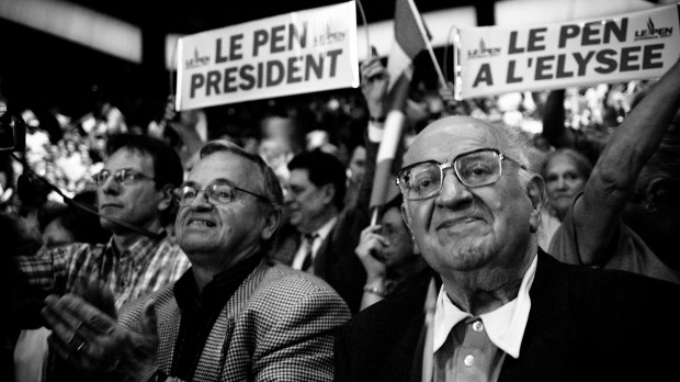 Frankrig: Front National står udenfor, venstrefløjen ligger i ruiner, Sarkozy gnider sig i hænderne