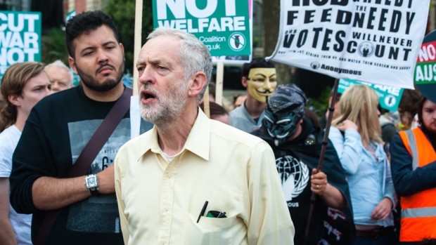 Labours nye leder rusker op i centrumvenstre Af Jakob Terp