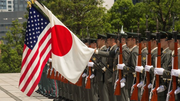 Japan:  imødekommer forsigtigt et pres fra USA om mere aktiv forsvarspolitik
