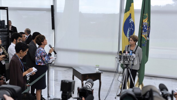 Marie Kolling og Mads Damgaard Andersen: Brasiliens regering og økonomi – og demokrati – i frit fald