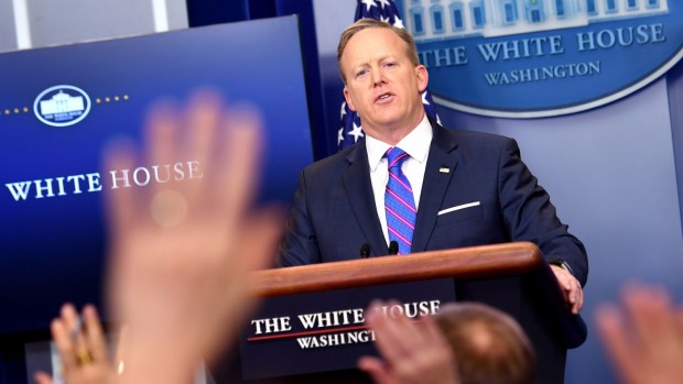 PODCAST – Trumps USA #6: Jo mere polariseret samfundet er, jo sværere vilkår har sandheden – det udnytter Trump