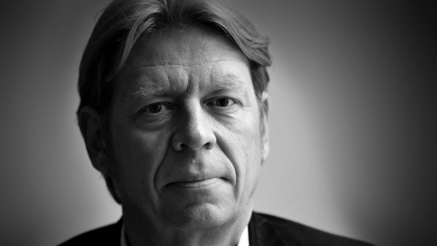 RAMSKOV: Svaret er, at der ikke er sket så meget innovation. Og det er et problem. RÆSON: Er det et stort problem? RAMSKOV: Ja, for fanden!