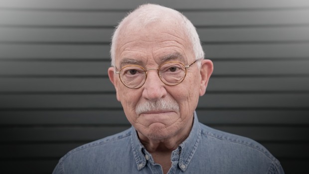“En uskøn kombination af navlebeskuende politikere og medier, der synes, at det er sjovere at lave rav i den end at se på verden, har ført os hertil” – Ellemann-Jensen