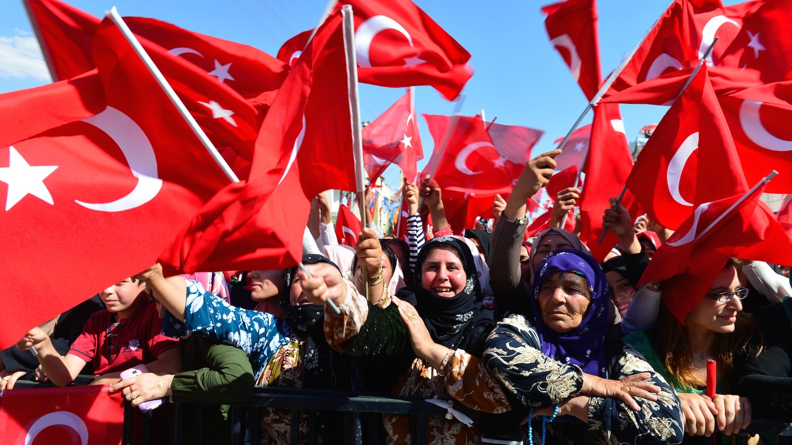 Tyrkiet et år efter kupforsøget: Erdogan står stærkere, men Tyrkiet svagere / af Ferhat Gurini