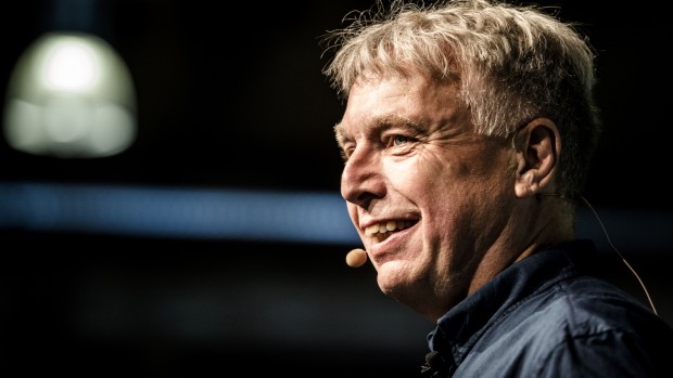 “Kære Uffe Elbæk. Du ønsker mindre vækst. Kan du i fremtiden forklare patienterne, hvorfor vi ikke har råd til de dyre operationer?” Kommentar af Henrik Dahl