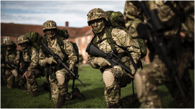 Danmarks genoprustning til et konventionelt militærKommentar af Lars Bangert Struwe