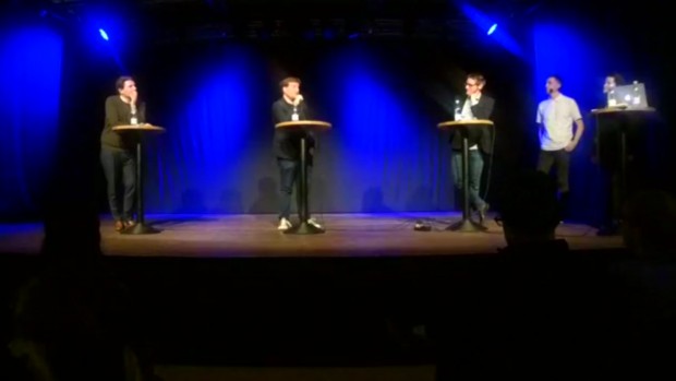 RÆSON LIVE i Aarhus: Mikkel Andersson (RokokoPosten), Mads Fuglede (MF, V) og Andreas Mulvad (“Tæm Eliten”) var på scenen til premieren