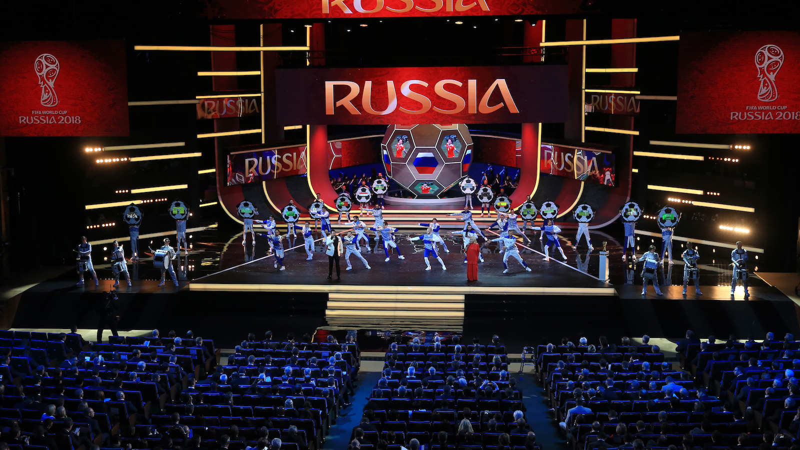 Putins VM: Skuespil for folket og rigdomme til FIFA-toppen [LONG-READ]