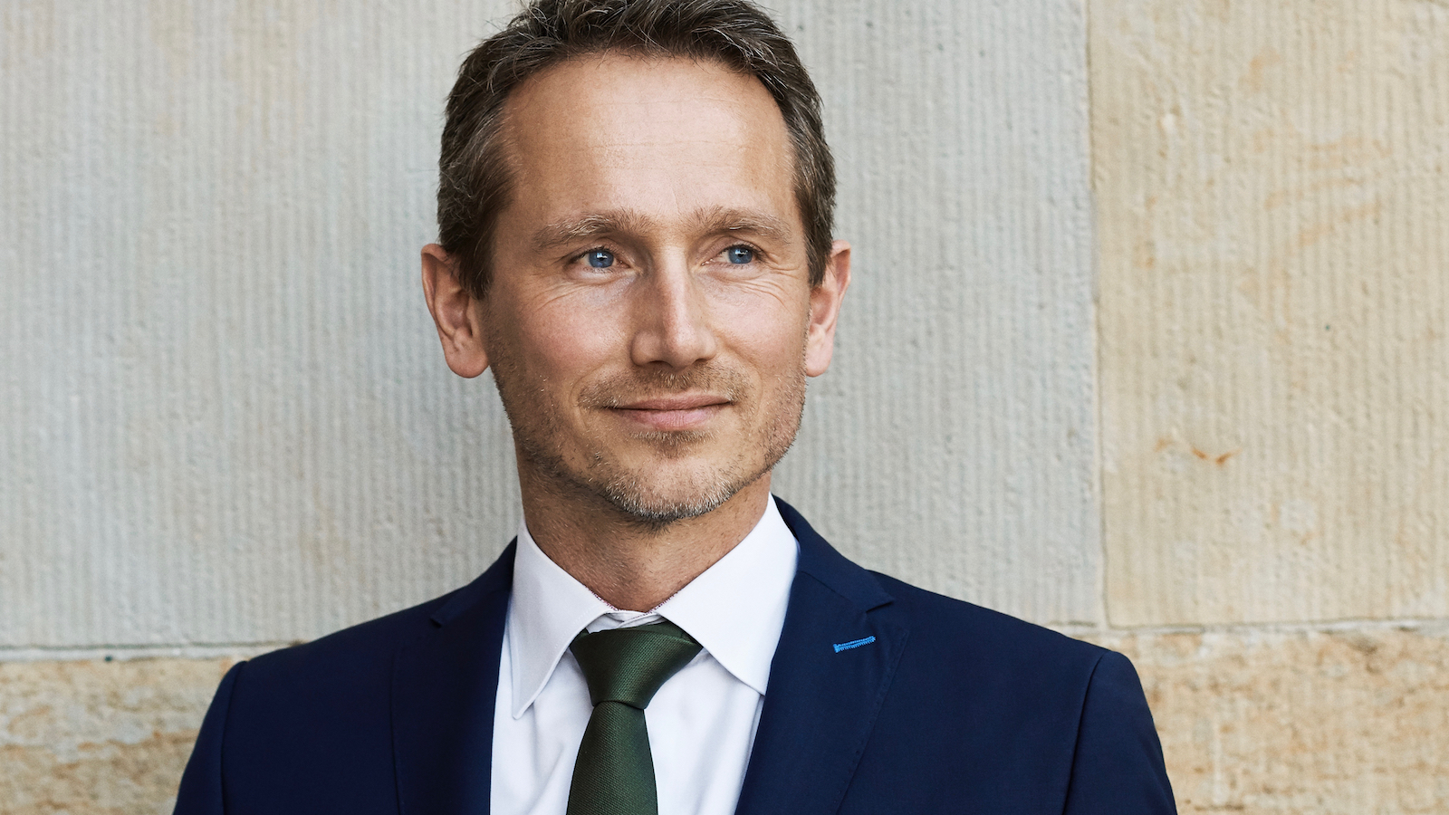 Kristian Jensen i RÆSONs nye nummer: Vi må ikke lade vores tillidsfulde samfund erstatte af mistillidssamfundet. Det vil være at miste netop det, som vi ønsker at forsvare
