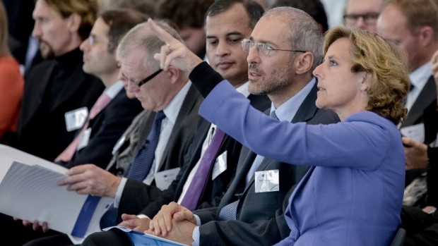 “Jeg hørte på et tidspunkt Ole Birk Olesen få et spørgsmål om CO2 og svare: ‘Det må I spørge energiministeren om, for jeg er ikke klimaminister’. Der må man bare sige, at han har misforstået opgaven” Connie Hedegaard om klimapolitikken
