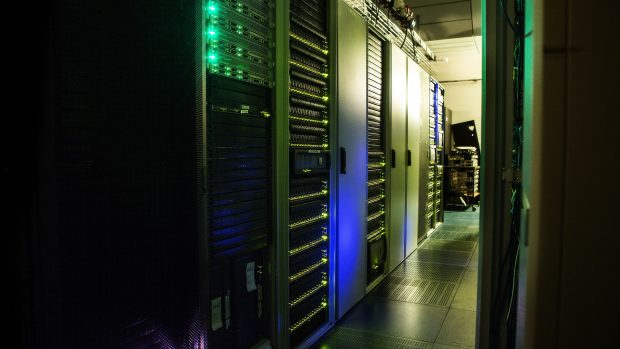 Mila Bahir: Skridt for skridt er cybertruslen blevet en undskyldning for statens brud på demokratiske retsprincipper