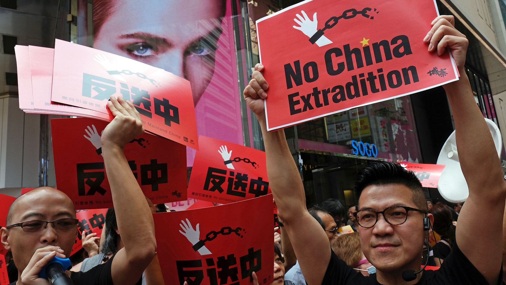 Tobias Simonsen: Xi Jinping strammer sin allerede knyttede næve om Hongkongs politiske system og dræner det demokratiske håb