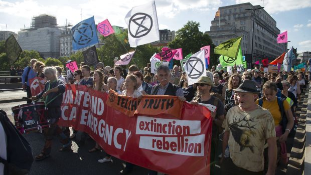 Kan demokratiet overleve klimaforandringerne? / Interview med bogaktuelle Jørgen Steen Nielsen