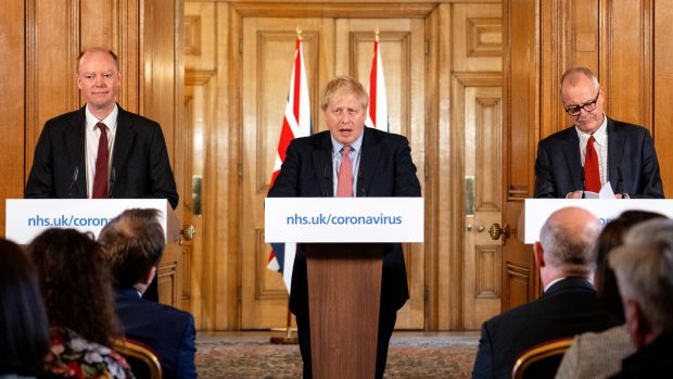 Victor Hatami: Boris Johnsons chefrådgiver Dominic Cummings har taget kontrollen over Storbritannien. Men coronakrisen kan blive hans endeligt