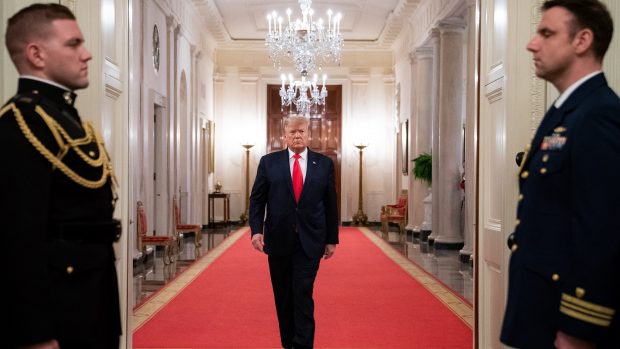 Niels Bjerre-Poulsen og Peter Kurrild-Klitgaard: Med coronakrisen falder Trumps alternative virkelighed sammen. Det kan blive hans politiske endeligt