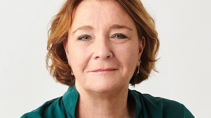 Tine Aurvig-Huggenberger i RÆSONEKSTRA2: Demokratiets tynde fernis (eller: Den dyrt betalte tryghed)
