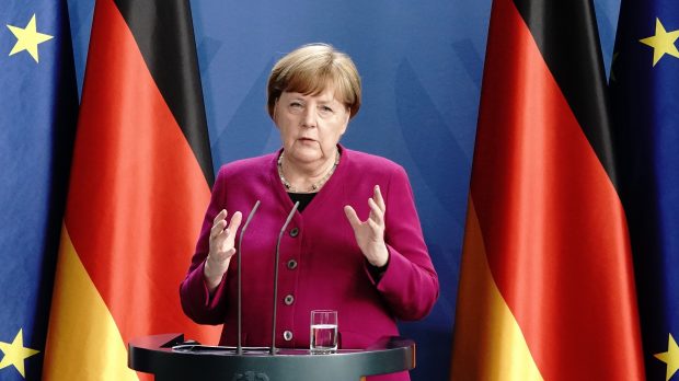 Lykke Friis i RÆSONs nye trykte nummer: Fra håbets til frygtens Europa på 78 dage
