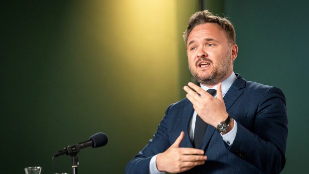 Martin Collignon: Klimaafgifter flytter ansvaret for den grønne omstilling fra politikerne til markedet – og heri ligger måske forklaringen på, hvorfor regeringen modsætter sig dem