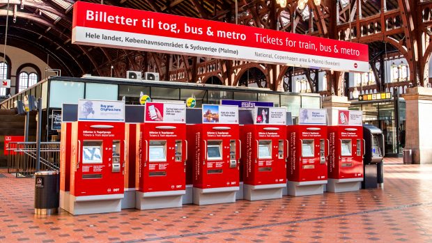 Dennis Nørmark i RÆSONs nye trykte nummer: Fik pandemien udryddet det meningsløse arbejde?