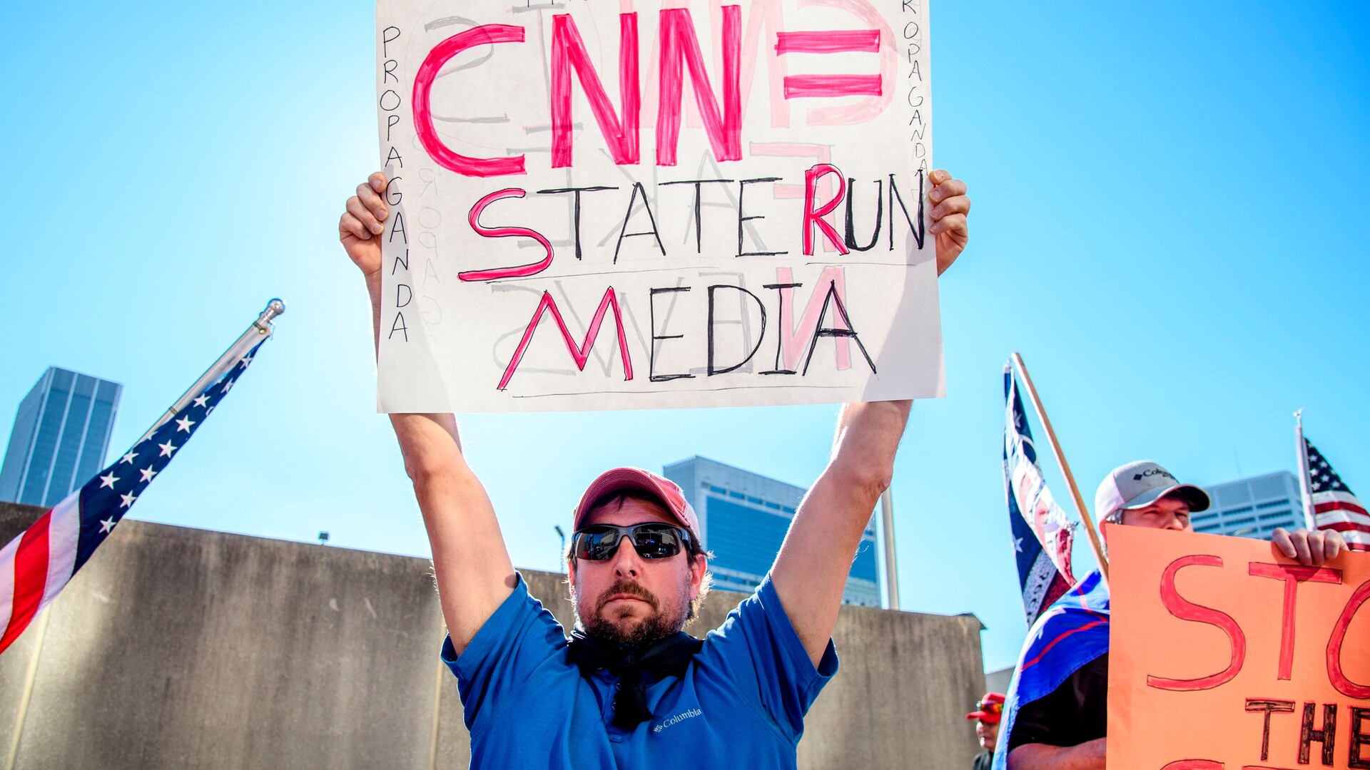 Journalist Matt Taibbi: De amerikanske medier spiller befolkningen ud mod hinanden og forhindrer dybereliggende kritik af samfundet