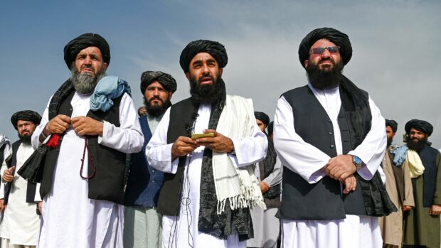 Mona Sheikh: Taliban skal kunne holde sammen som bevægelse og opnå international anerkendelse, hvis de skal kunne omdanne sig fra oprørsbevægelse til et parti