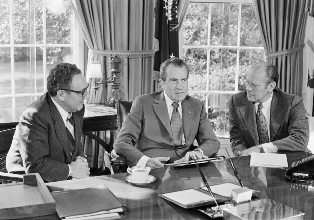 Niels Bjerre-Poulsen i RÆSONs nye trykte nummer: Saigon 1975, Kabul 2021: Hvem vil være den sidste mand til at dø for en fejltagelse?