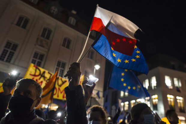 Malthe Munkøe i RÆSON SØNDAG: Polen har udfordret selve EU’s fundament. EU’s næste skridt er afgørende