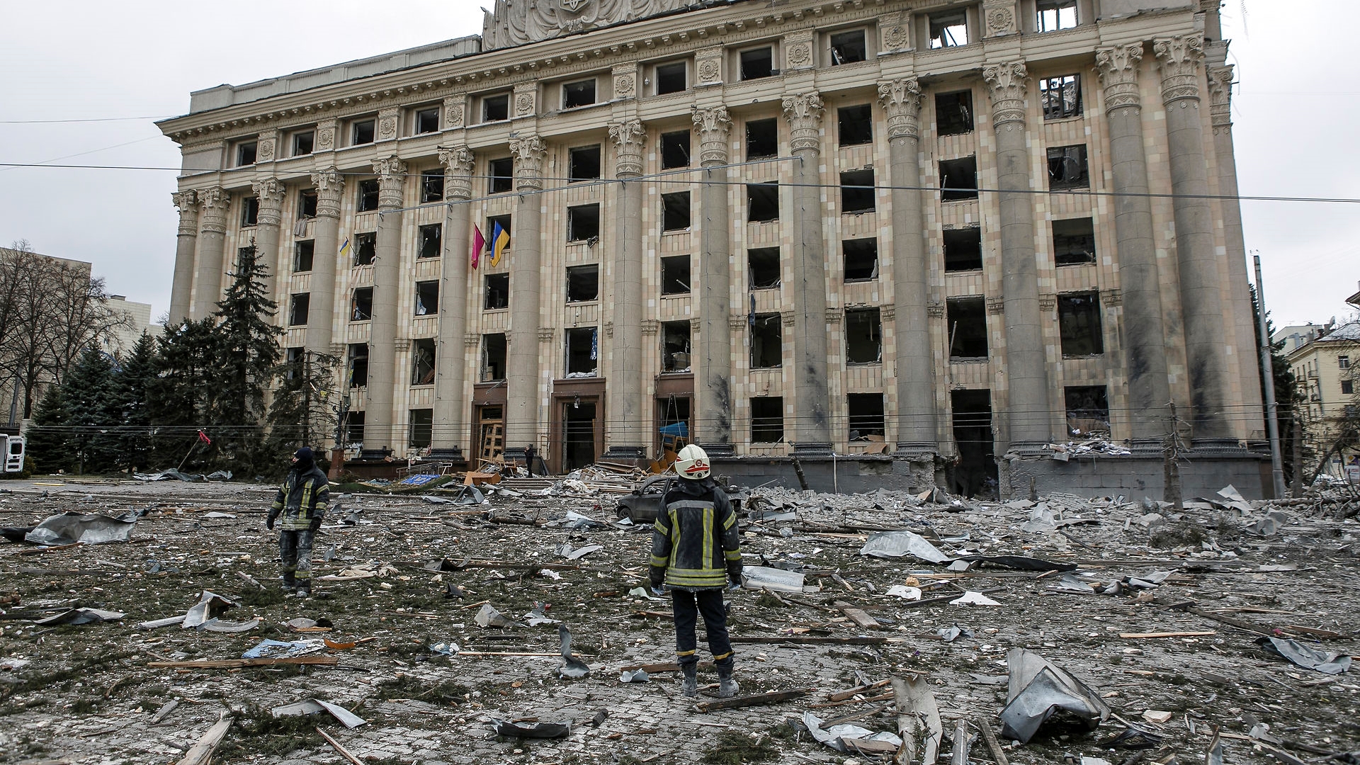 Что разрушили сегодня. Белград разрушенное здание Министерства обороны. Харьков площадь свободы сейчас. Харьков после обстрела 2022.