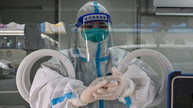 Casper Wichmann i RÆSONs nye trykte nummer: Xi Jinping står med et valg mellem pest eller kolera