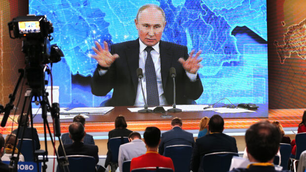 Malthe Munkøe: Putin tabte en vigtig kamp, men opgiver ikke sine planer for internettets fremtid