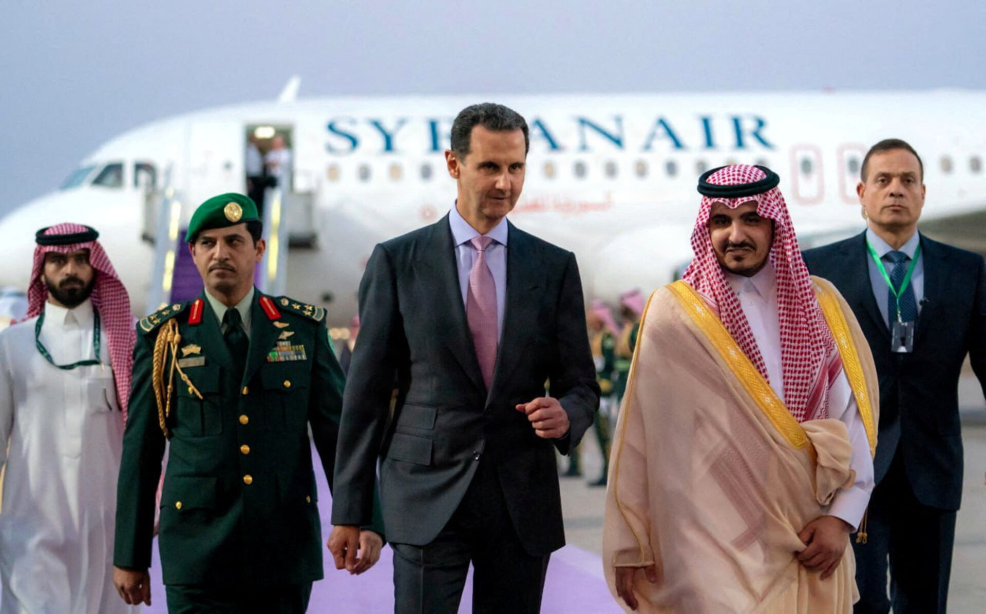 Helle Malmvig i RÆSONs nye trykte nummer: Hvorfor lukkede de arabiske ledere Assad tilbage i klubben?