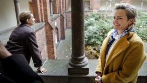 Peter Lautrup-Larsen i RÆSON SØNDAG: Udadtil ligner det et historisk valgnederlag. Men S og V kommer til at holde fast i magten