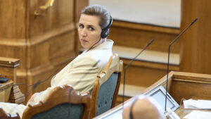 Frederik Waage: Efter nytårstalen ligger det nu fast, at Mette Frederiksen styrer direkte mod et folkeretsbrud. Det rejser spørgsmål om Danmarks forhold til internationale spilleregler