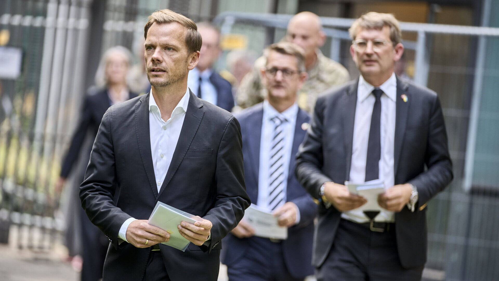 Jesper Olsen: Vi siger, vi har tillid til myndighederne – men styrer dem, som om vi ikke har