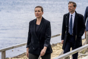 Kristian Madsen: Mette Frederiksen ved udmærket, hvad hun har gang i. Men hun sætter sig selv i en sårbar position