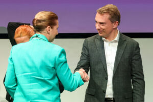 Peter Lautrup-Larsen i RÆSON SØNDAG: Mette Frederiksen og Morten Messerschmidt har udset hinanden som hovedmodstandere – og kamppladsen bliver udlændingepolitikken